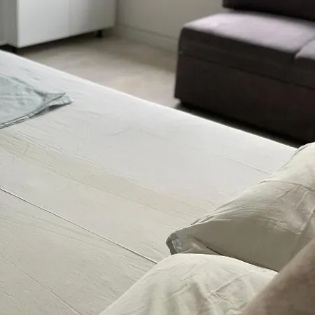 公寓 Cozy In Bllok Prime Location & Fast Wifi 地拉那