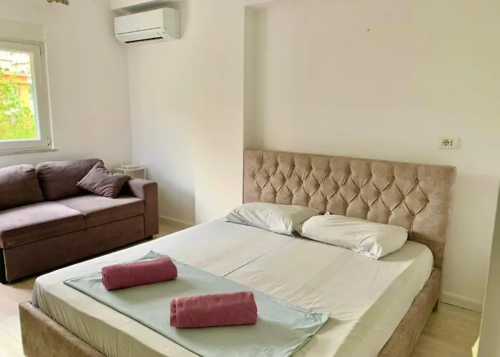 公寓 Cozy In Bllok Prime Location & Fast Wifi 地拉那