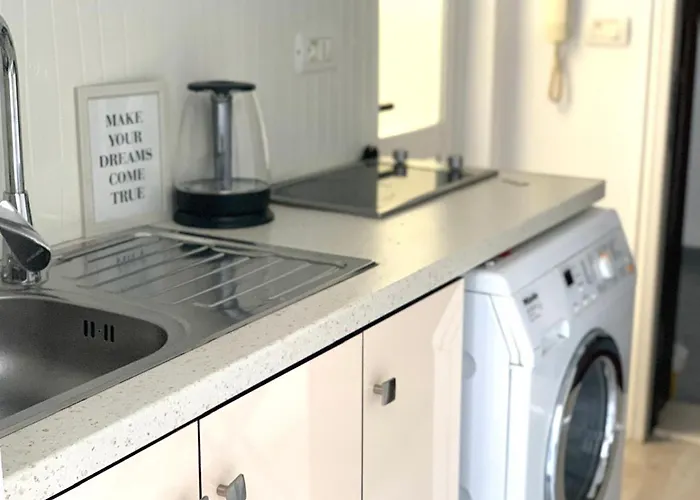 Cozy In Bllok Prime Location & Fast Wifi * 地拉那